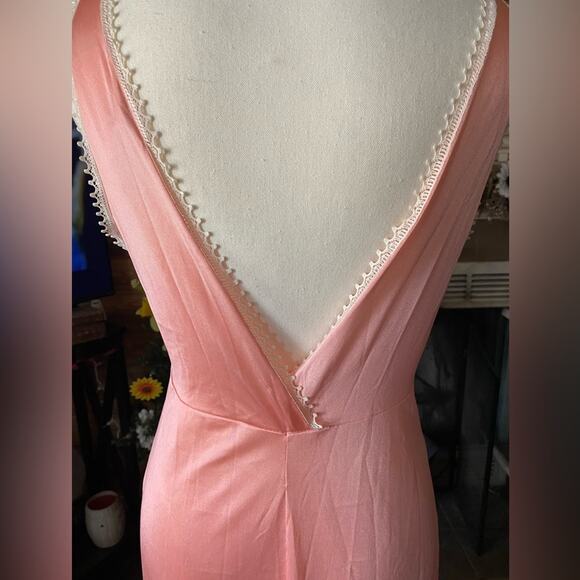 Vintage Montgomery Ward Peach Deep V Tie front Nightgown Sz Small - Picture 4 of 9